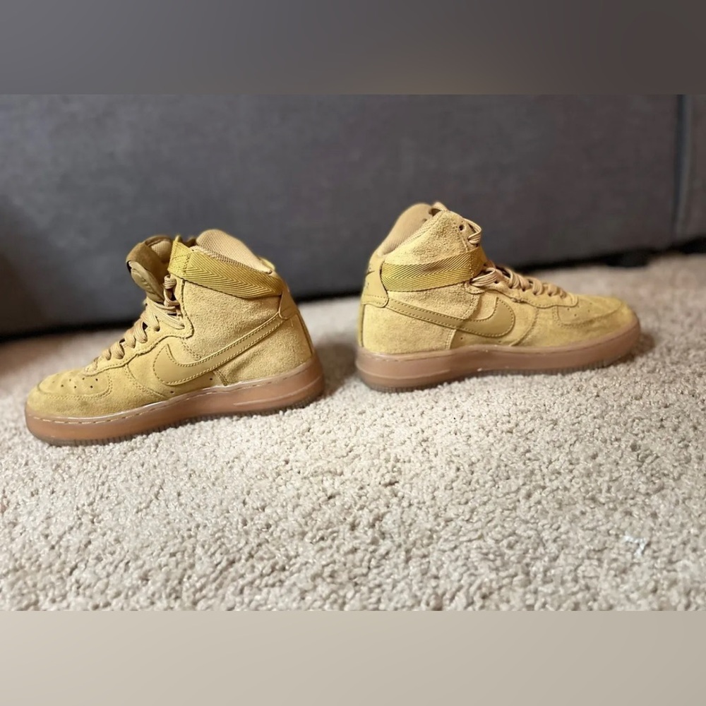 Nike Air Force 1 High LV8 GS beige. CK0262-700 size 4.5 unisex